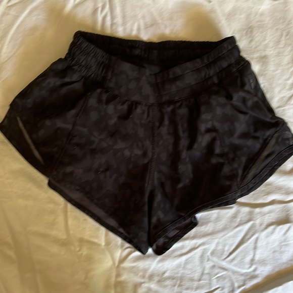 lululemon athletica Pants - Lululemon hotty hot short black camo